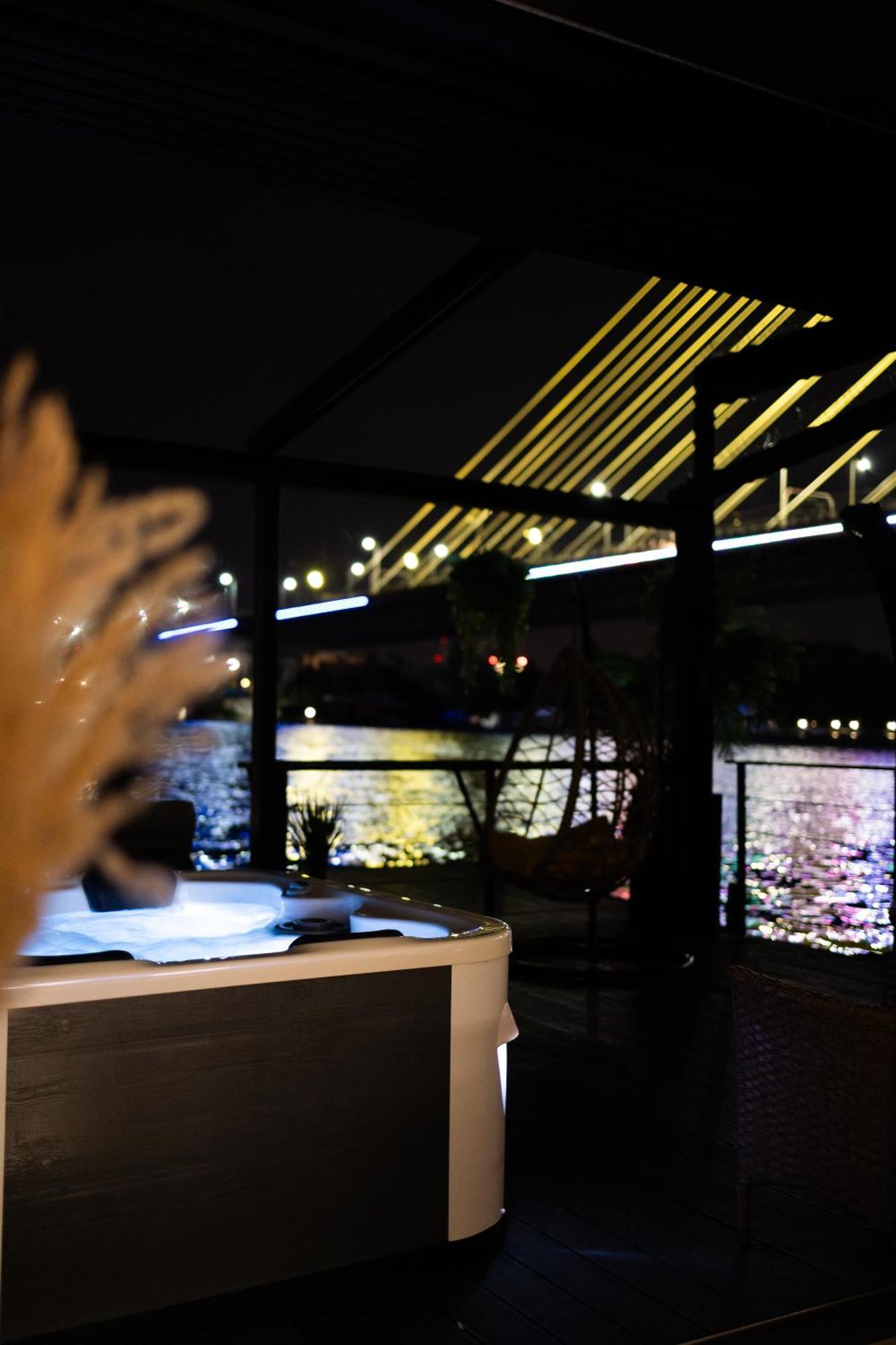 Ada Moment Splav- Kuca Na Reci Beograd- Floating House On Sava River ,Belgrado Buitenkant foto