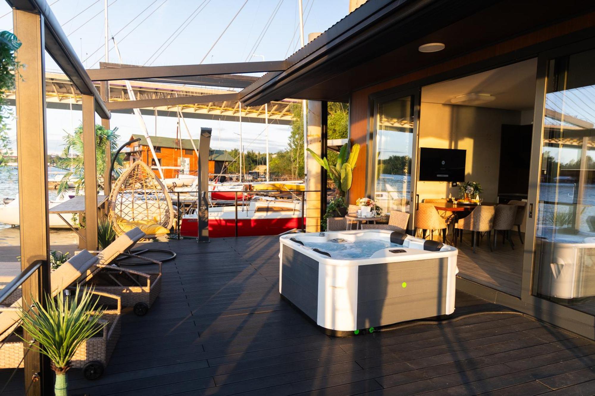 Ada Moment Splav- Kuca Na Reci Beograd- Floating House On Sava River ,Belgrado Buitenkant foto